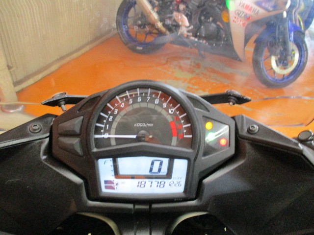 走行もまだまだの１８７７８ｋｍ！！このモデルのＮＩＮＪＡは正にレプリカとネイキッドのいいとこどり！